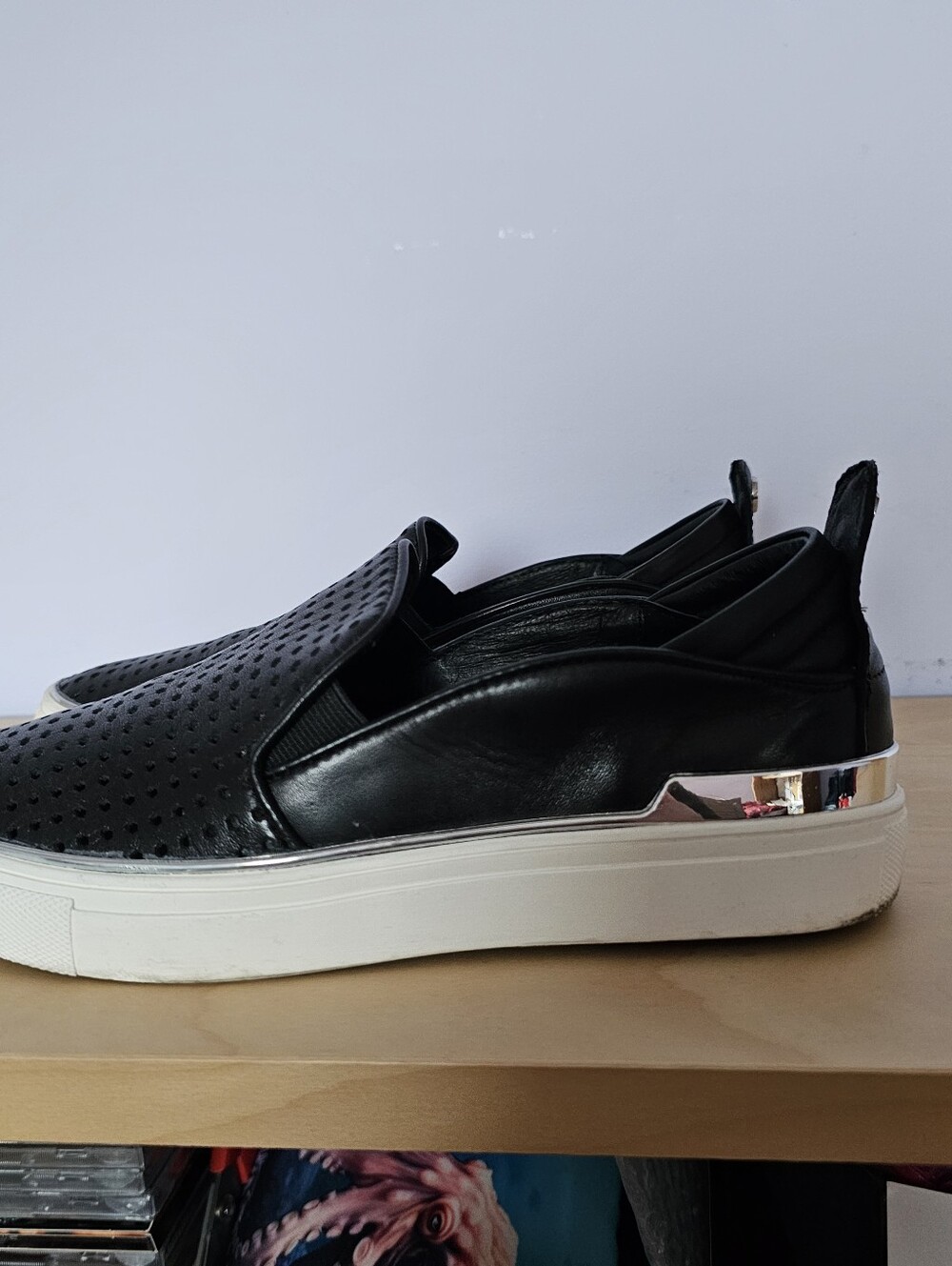 Wishbone Size 7 Black Leather Slip-On Sneakers with White Sole
